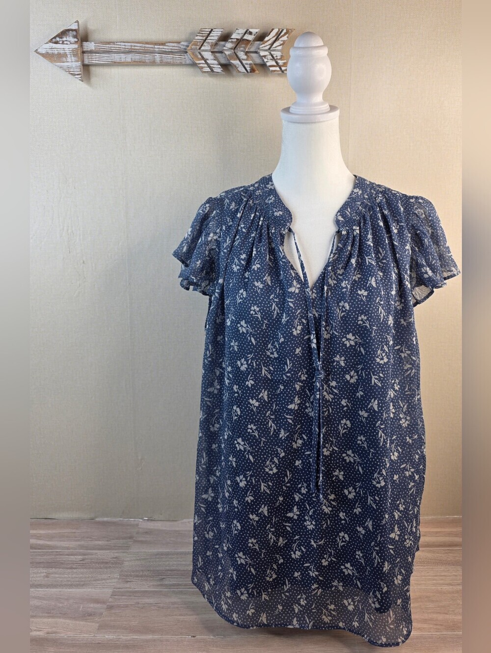 Ladies Large Lauren Conrad Dusty Blur Floral Tie-Front Blouse